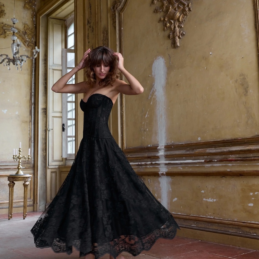 V. Chapman The Carolena Set in Black Chantilly Lace- Size 2